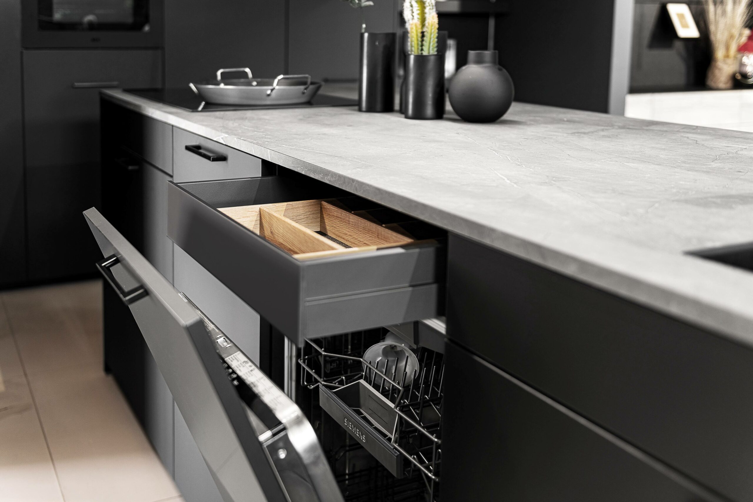 11-Rotpunkt feature-zerox-ma-black_memory-ri-black